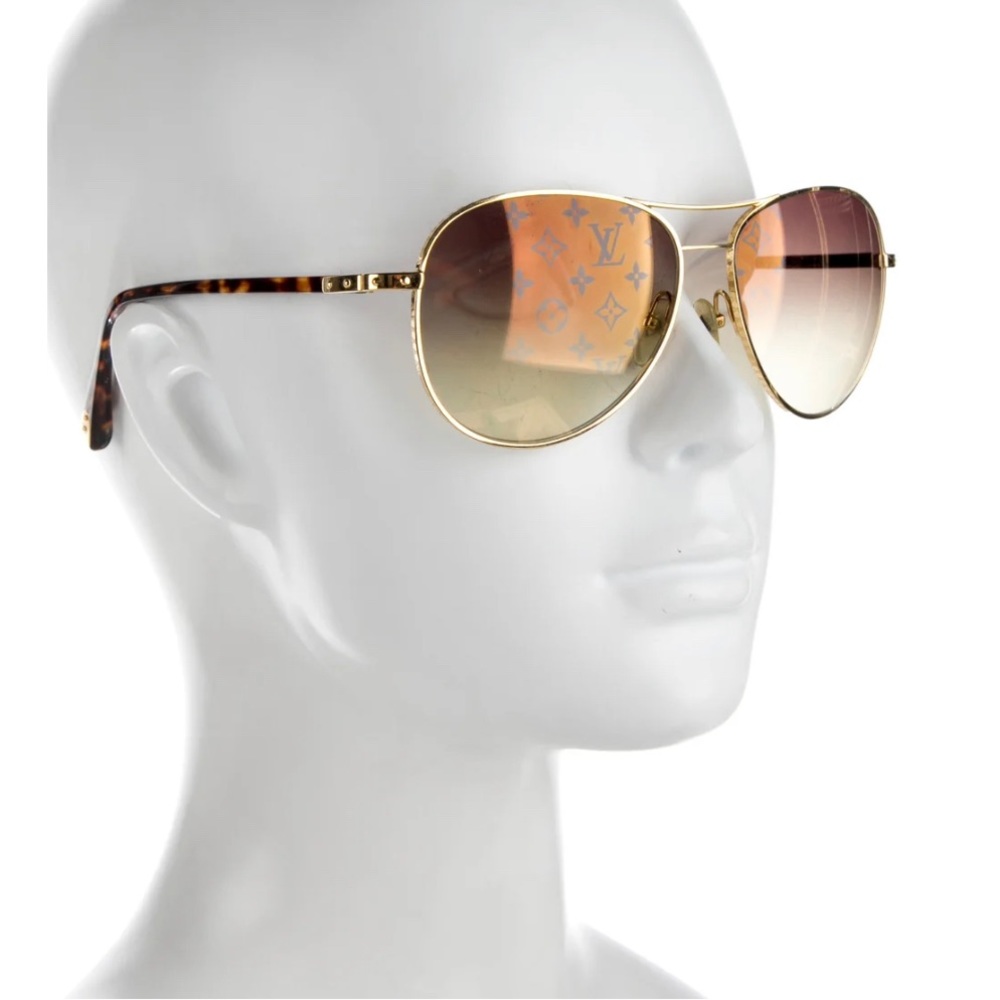 LOUIS VUITTON
Aviator Aviator Sunglasses